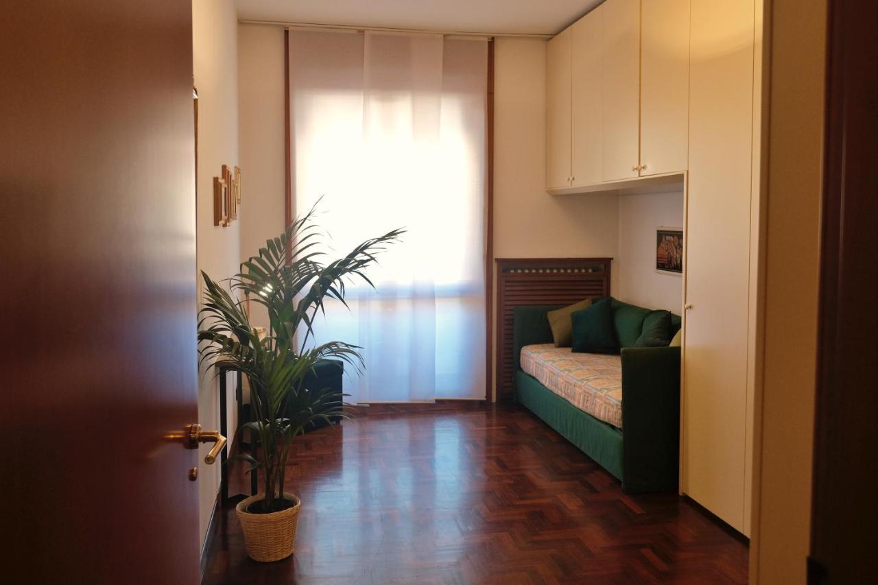 Best Way Rent - Apartments Near Tre Torri District Milão Exterior foto