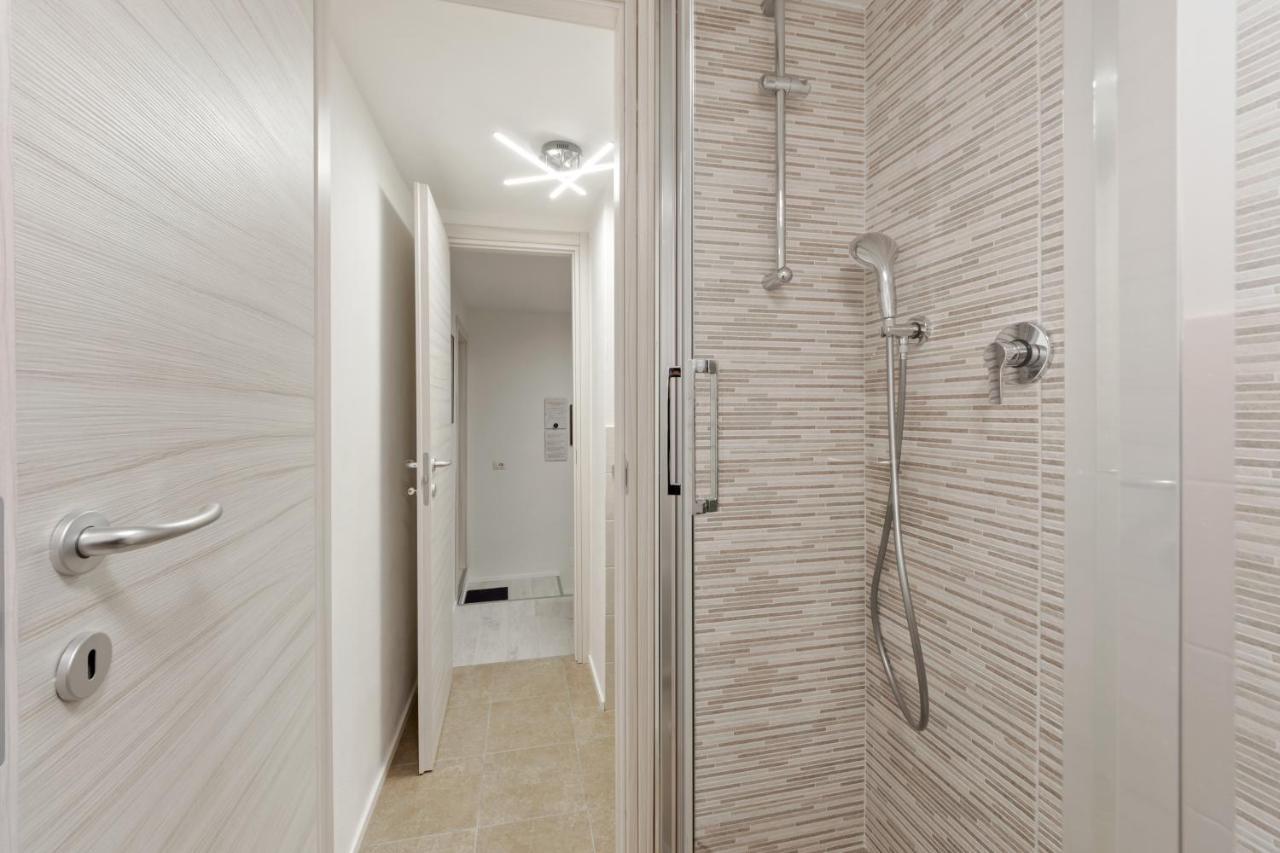 Best Way Rent - Apartments Near Tre Torri District Milão Exterior foto