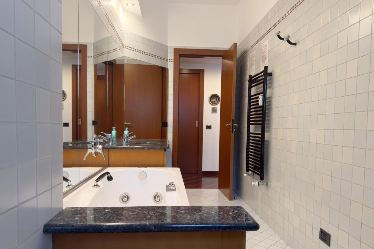 Best Way Rent - Apartments Near Tre Torri District Milão Exterior foto