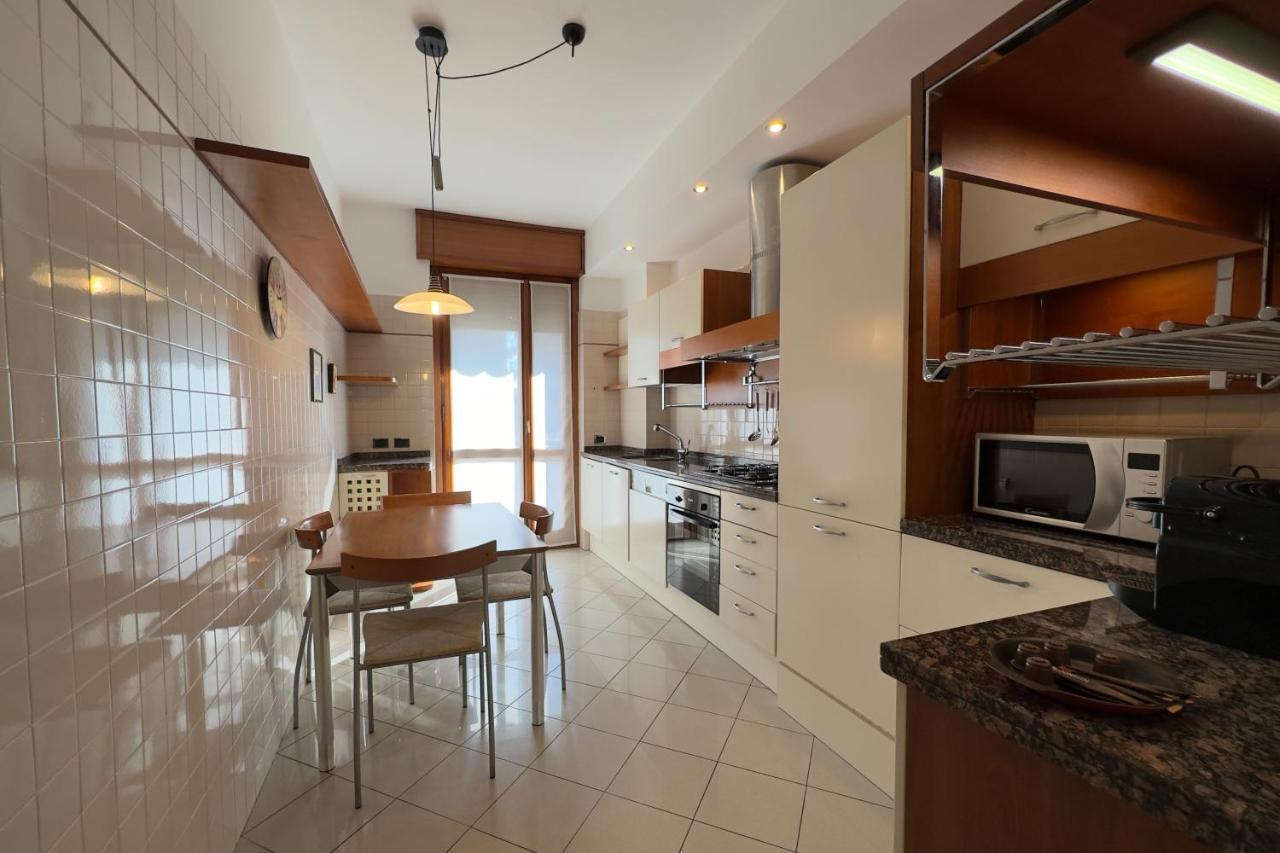 Best Way Rent - Apartments Near Tre Torri District Milão Exterior foto